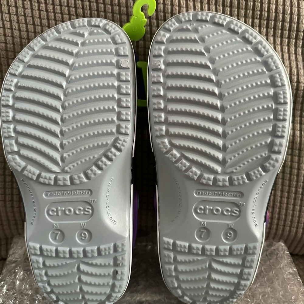 Buzz Lightyear Toy Story Crocs. NWT. - Picture 3 of 3
